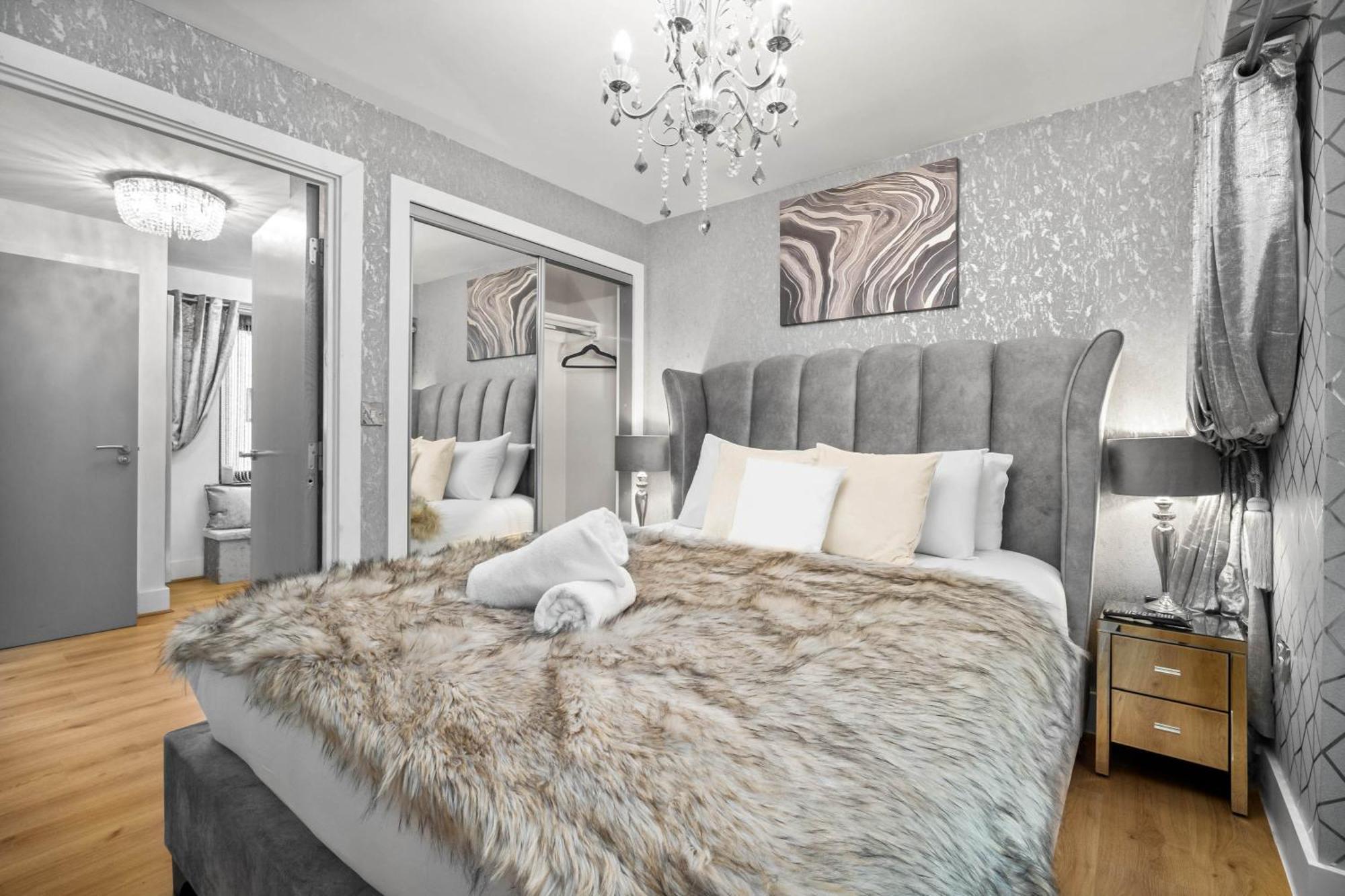 Luxury 1 Bed Flat With Parking 11K - Top Rated - Netflix - Wifi - 70 Inch Smart Tv - Birmingham City Centre - Tv In Bedroom - Top Rated Exterior photo