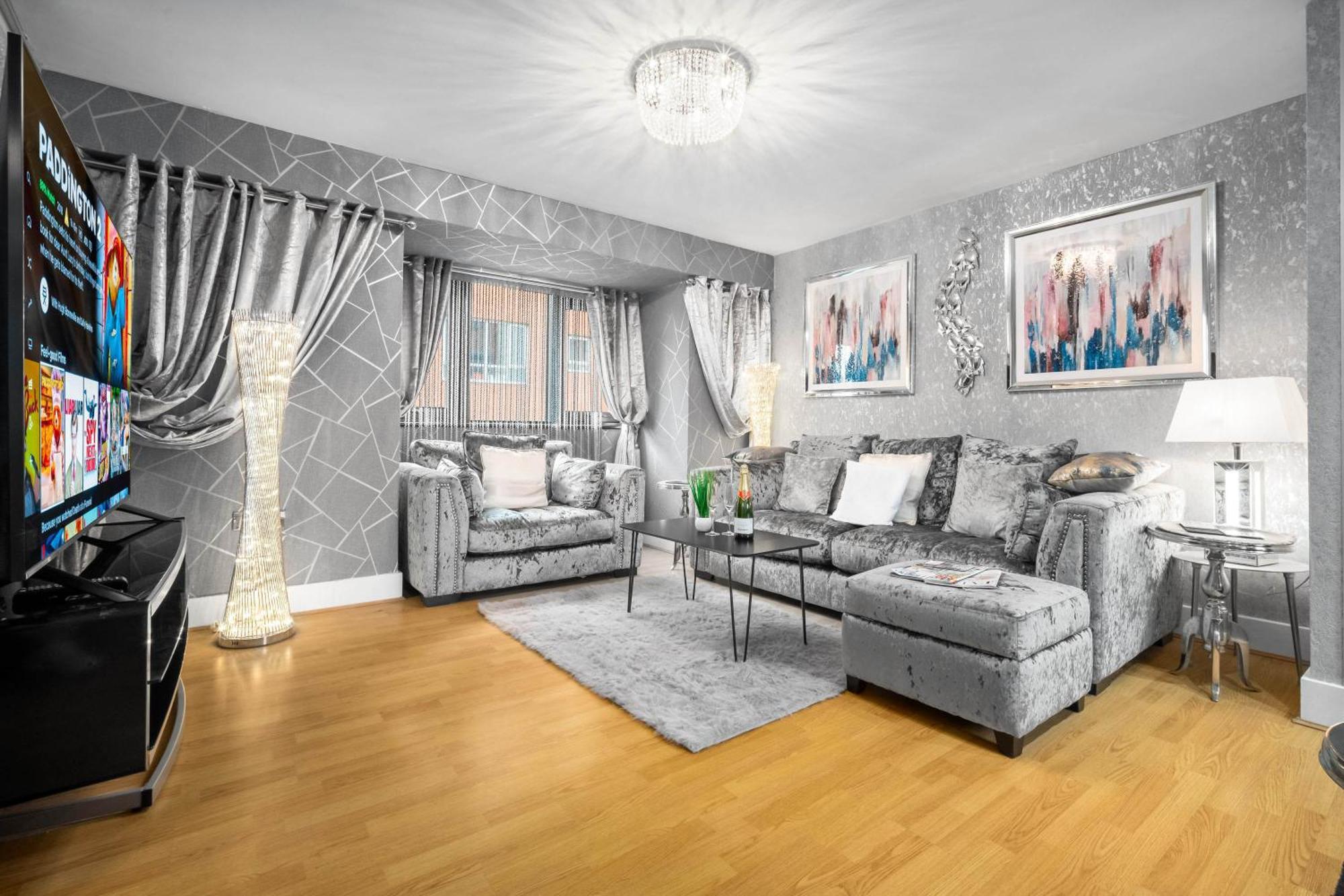 Luxury 1 Bed Flat With Parking 11K - Top Rated - Netflix - Wifi - 70 Inch Smart Tv - Birmingham City Centre - Tv In Bedroom - Top Rated Exterior photo